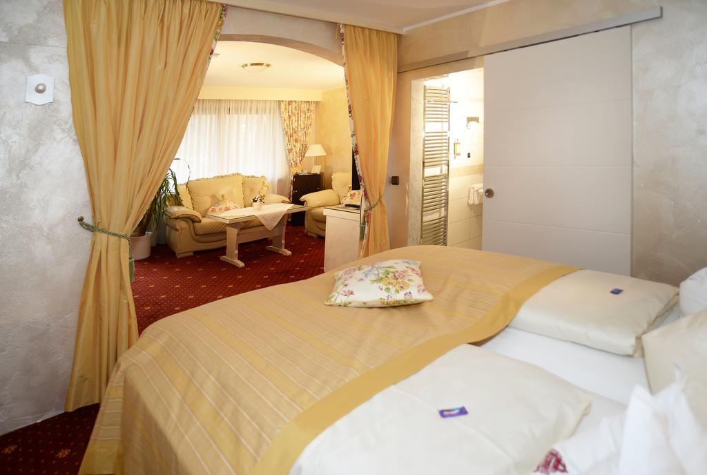 Hotel Krone Igelsberg フロイデンシュタット エクステリア 写真