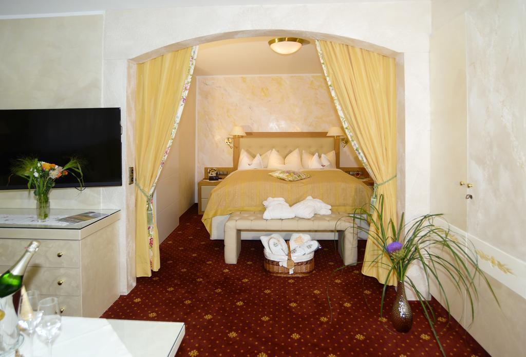 Hotel Krone Igelsberg フロイデンシュタット エクステリア 写真